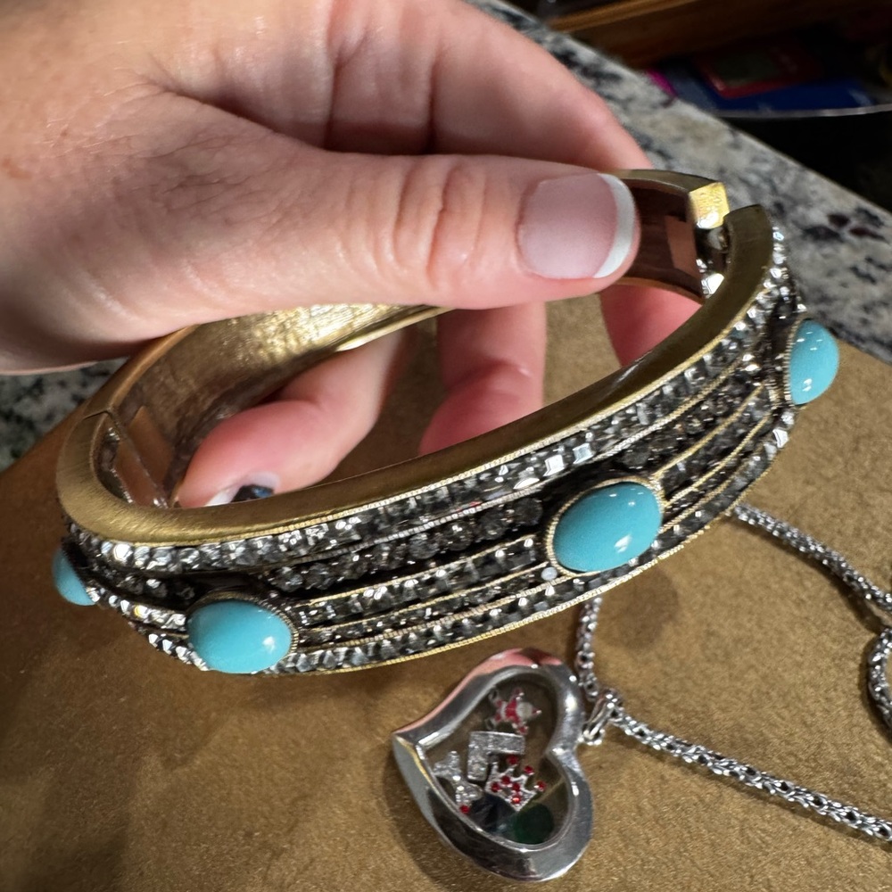 Heidi Daus Elegant Turquoise and Silver Bracelet - Picture 12 of 13